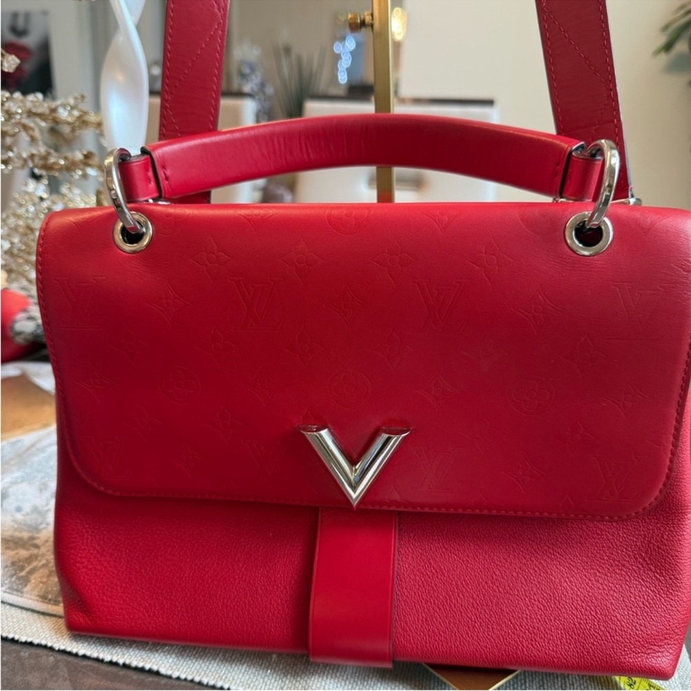 Louis Vuitton - Picture 2 of 4